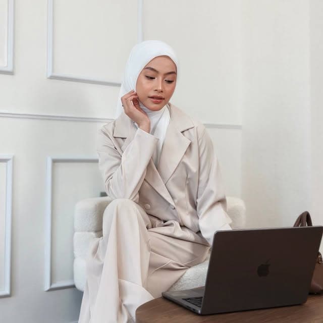 clean outfit for a clear mind with ILONA in Snowfa